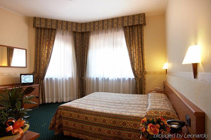 Dropiluc Hotel Druento Bilik gambar