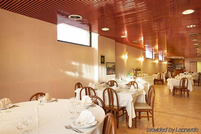 Dropiluc Hotel Druento Restoran gambar